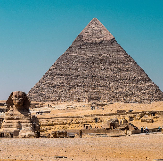 The Sphinx and Pyramids of Giza in Egypt<br />
